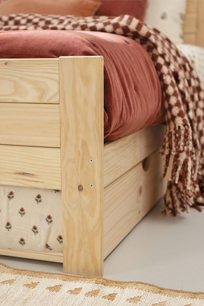 Imagen de ambiente 5 para:Cama doble de madera maciza de pino sostenible